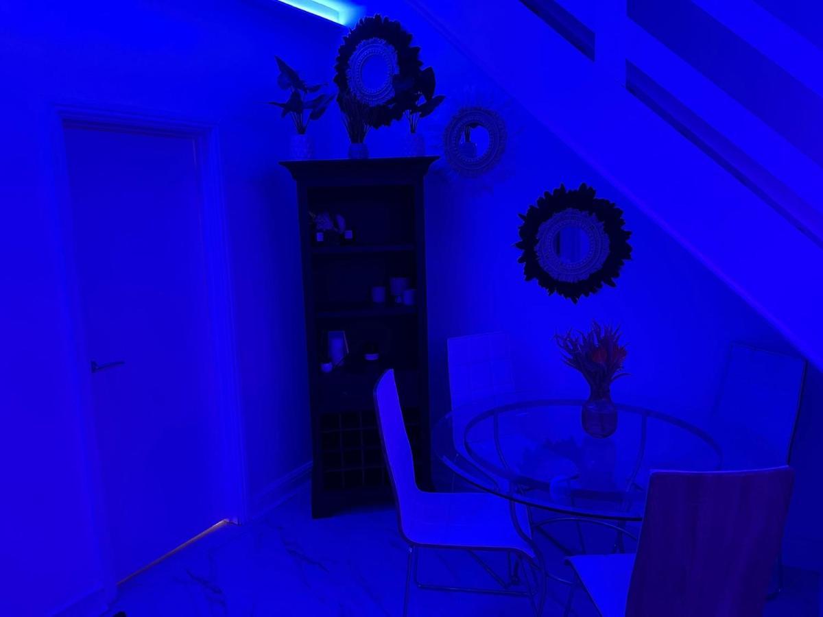 Short Stopzzz & Indoor Hot Tub Μάντσεστερ Εξωτερικό φωτογραφία