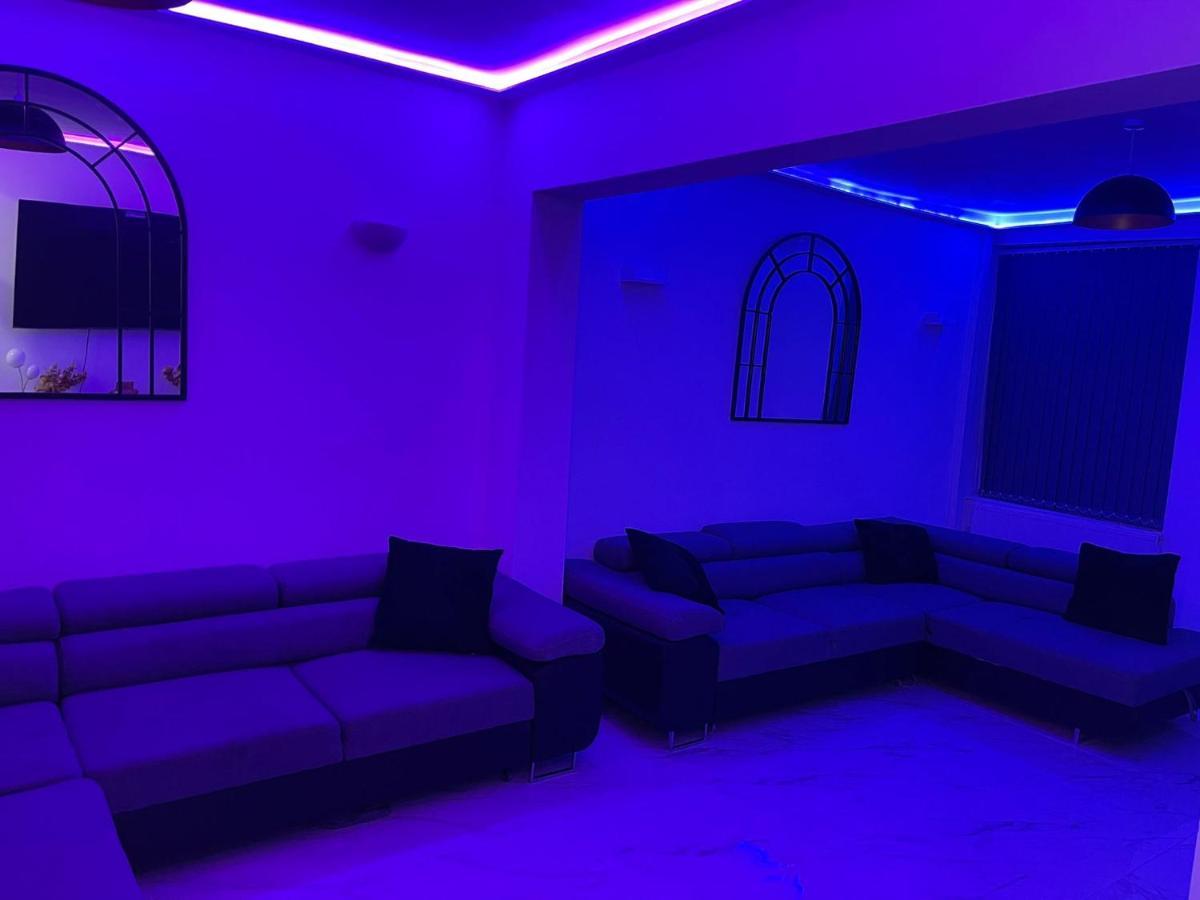 Short Stopzzz & Indoor Hot Tub Μάντσεστερ Εξωτερικό φωτογραφία