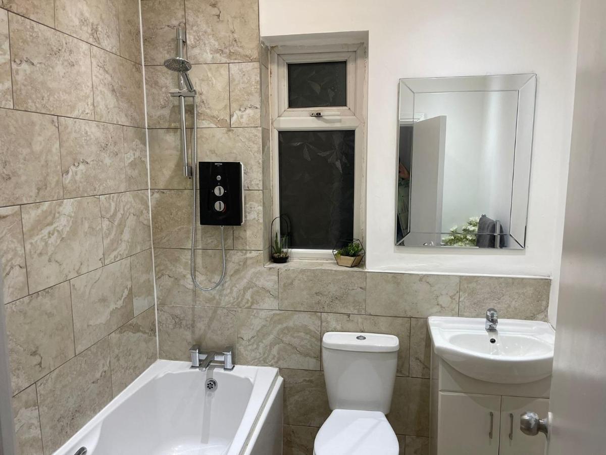 Short Stopzzz & Indoor Hot Tub Μάντσεστερ Εξωτερικό φωτογραφία
